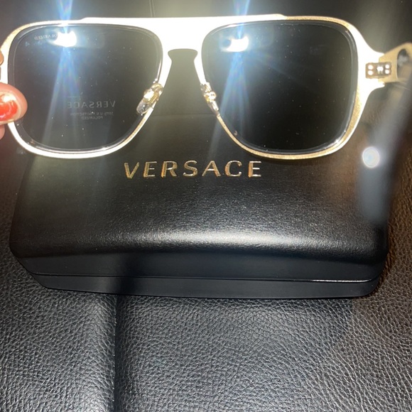 Versace sunglasses - Picture 2 of 3